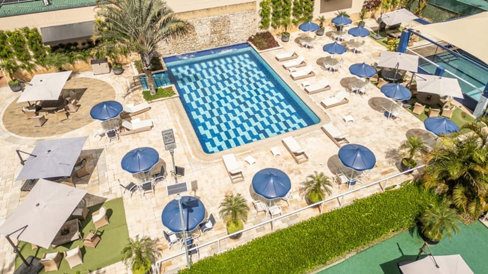 Nova área da piscina