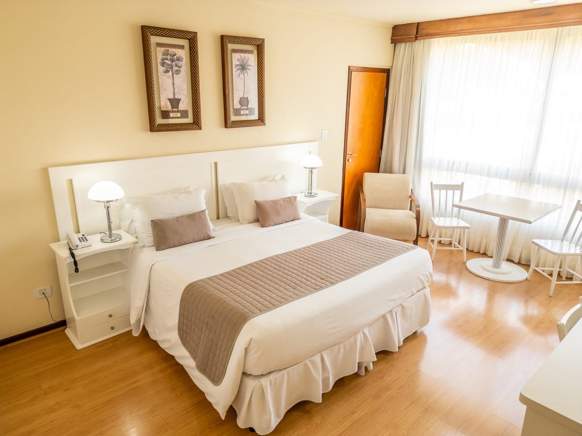 apto luxo com vista para a piscina ou jardim